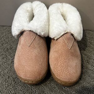 Adorable, Super Soft Toddler Slippers. Brand Never worn. Toddler size 10
